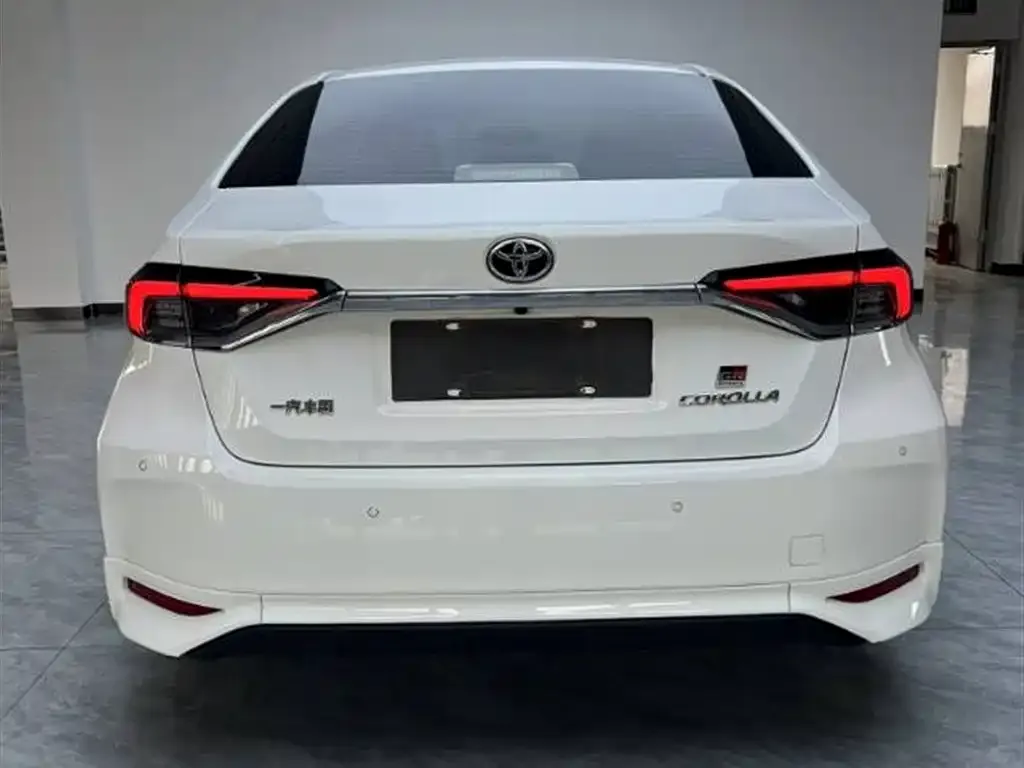 Toyota Corolla — фото 7