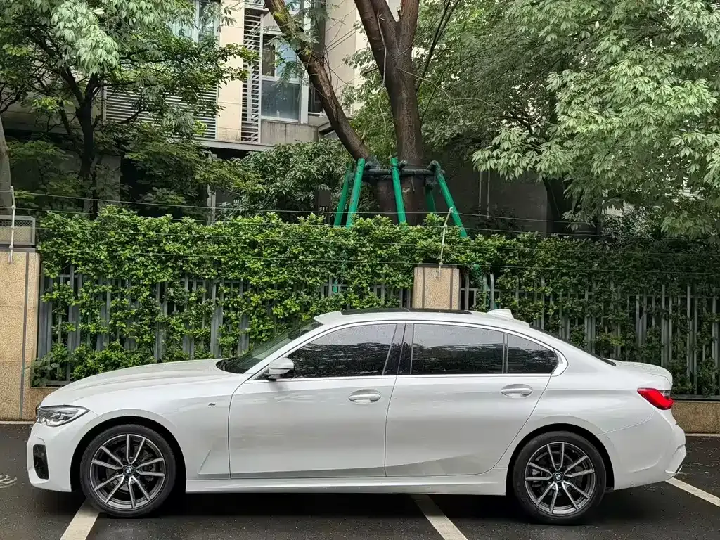 BMW 3 Series — фото 1