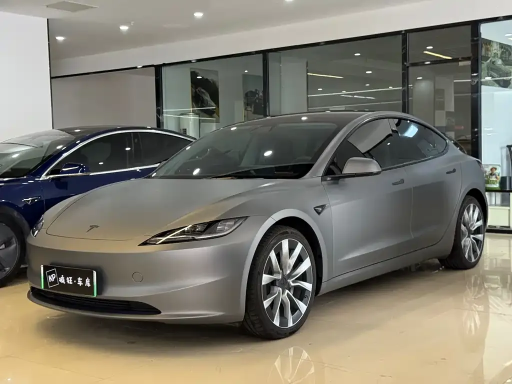 Tesla Model 3 — фото 1