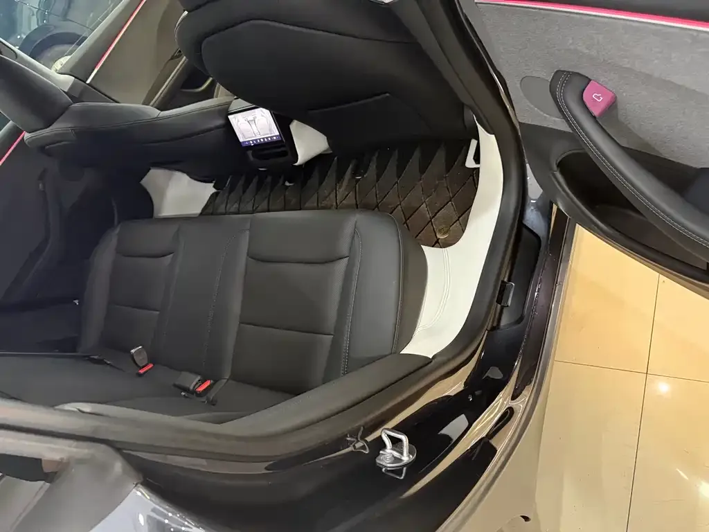 Tesla Model 3 — фото 3