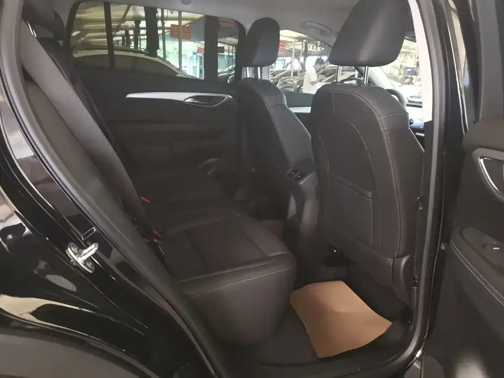 Buick Envision Plus — фото 2