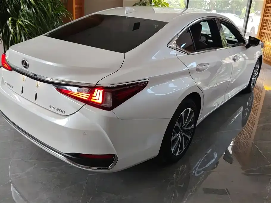 Lexus ES — фото 7