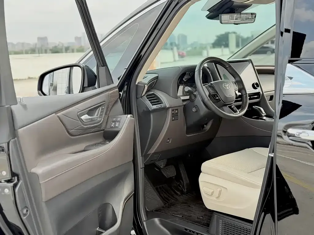 Toyota Alphard — фото 3
