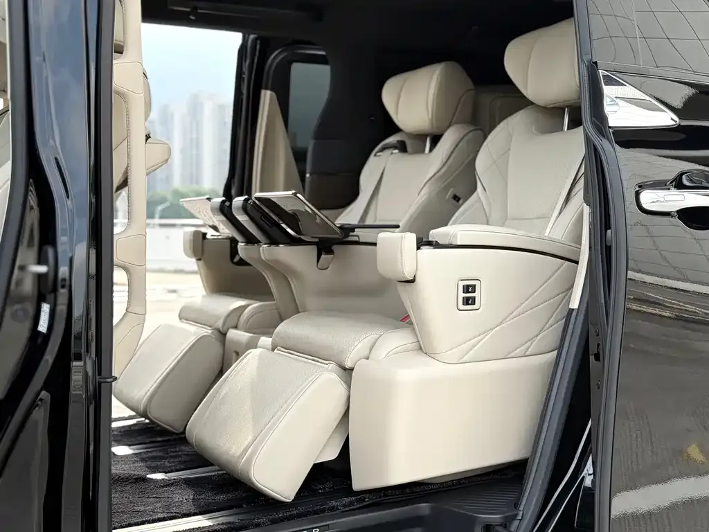 Toyota Alphard — фото 4