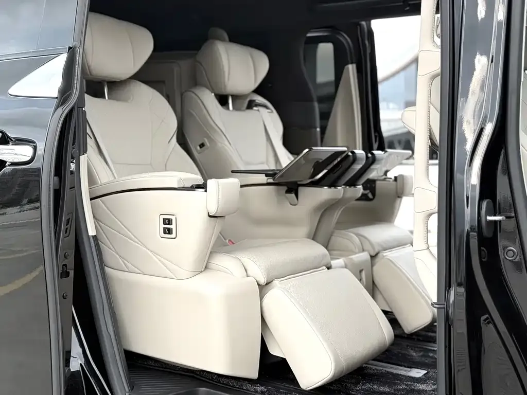 Toyota Alphard — фото 2