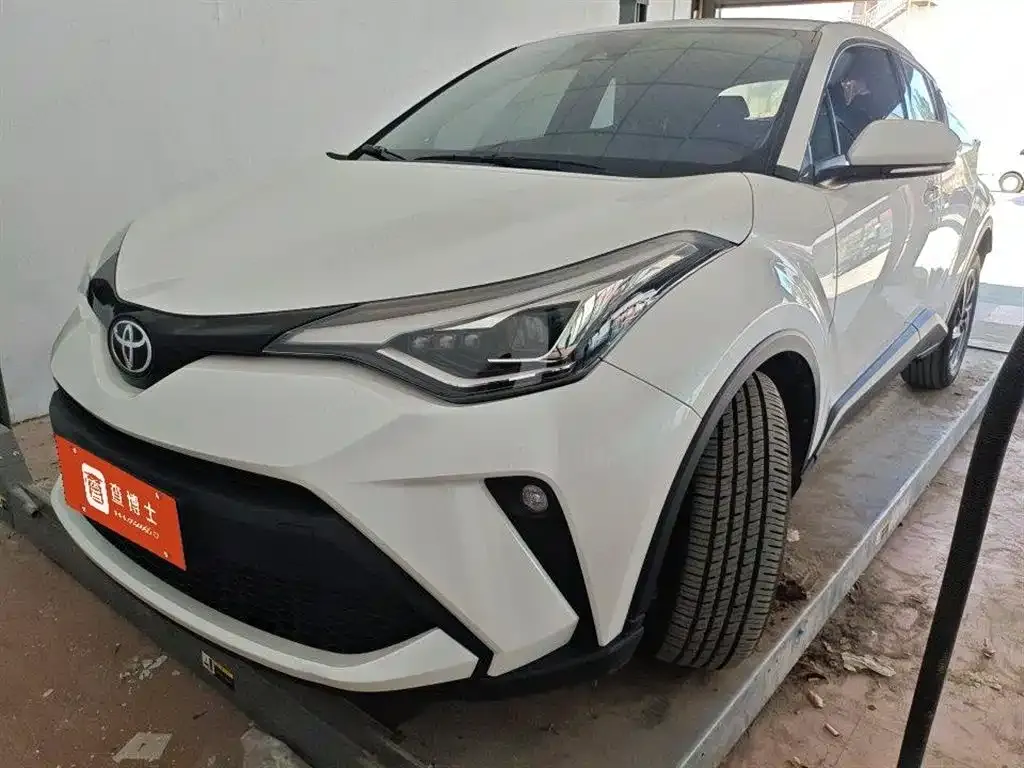 Toyota C-HR — фото 1