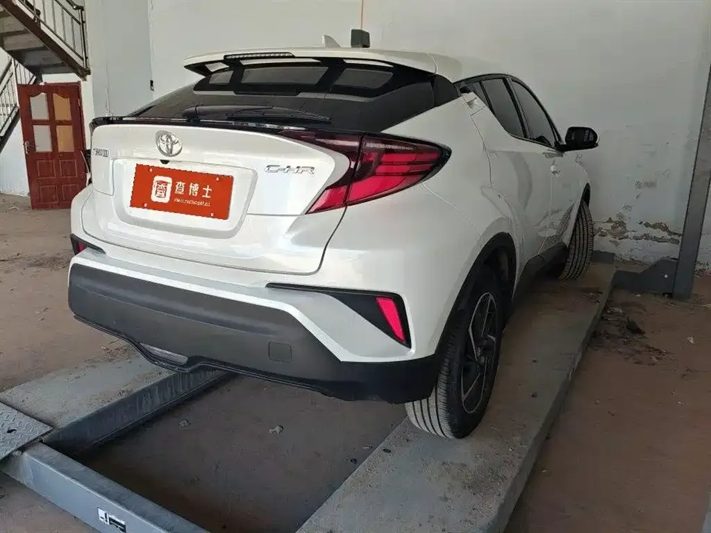 Toyota C-HR — фото 6