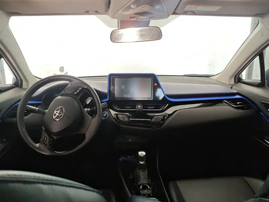 Toyota C-HR — фото 2