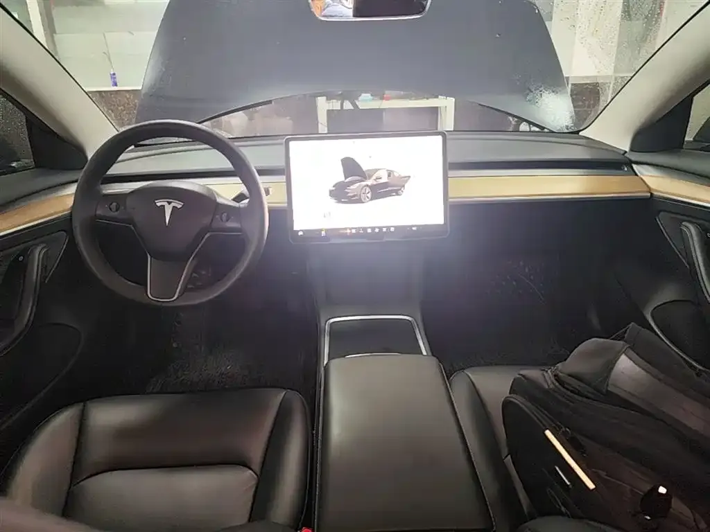 Tesla Model 3 — фото 3