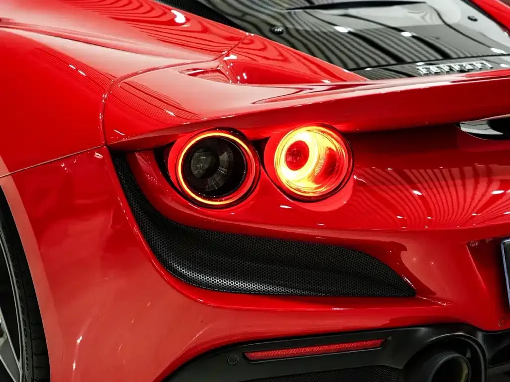 Ferrari F8 — фото 8