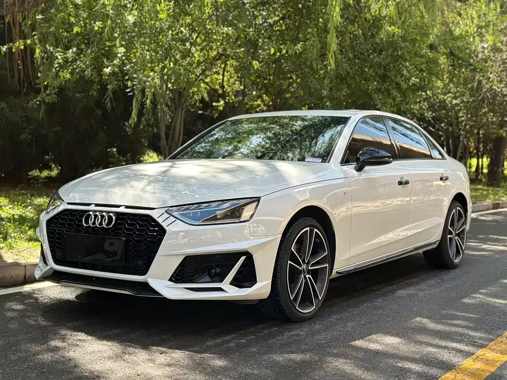 Audi A4L — фото 1