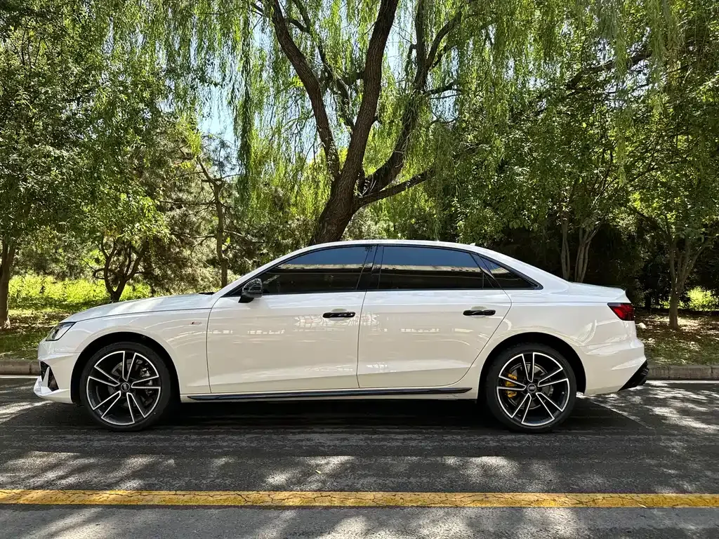 Audi A4L — фото 5