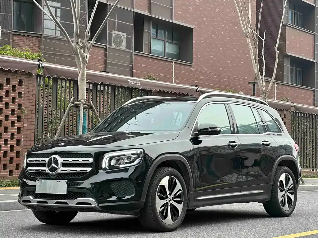 Mercedes-Benz GLB — фото 1