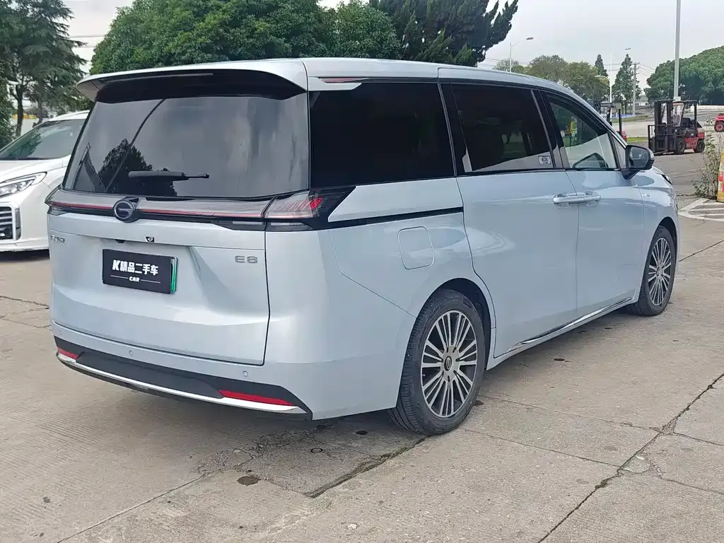 GAC Motor 传祺E8 PHEV — фото 7