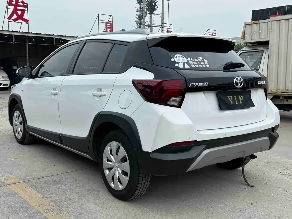 Toyota Yaris L — фото 9