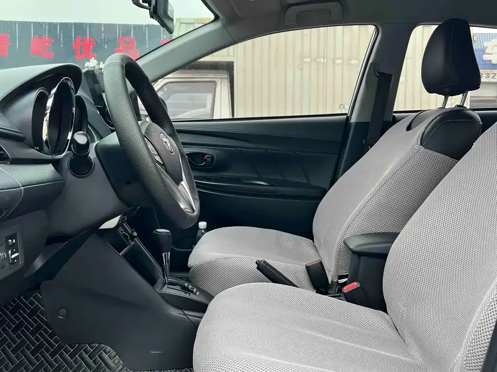 Toyota Yaris L — фото 6