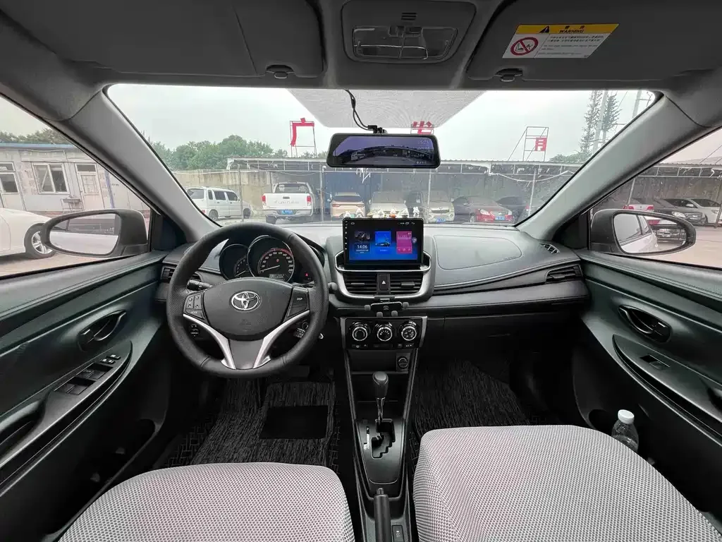 Toyota Yaris L — фото 7