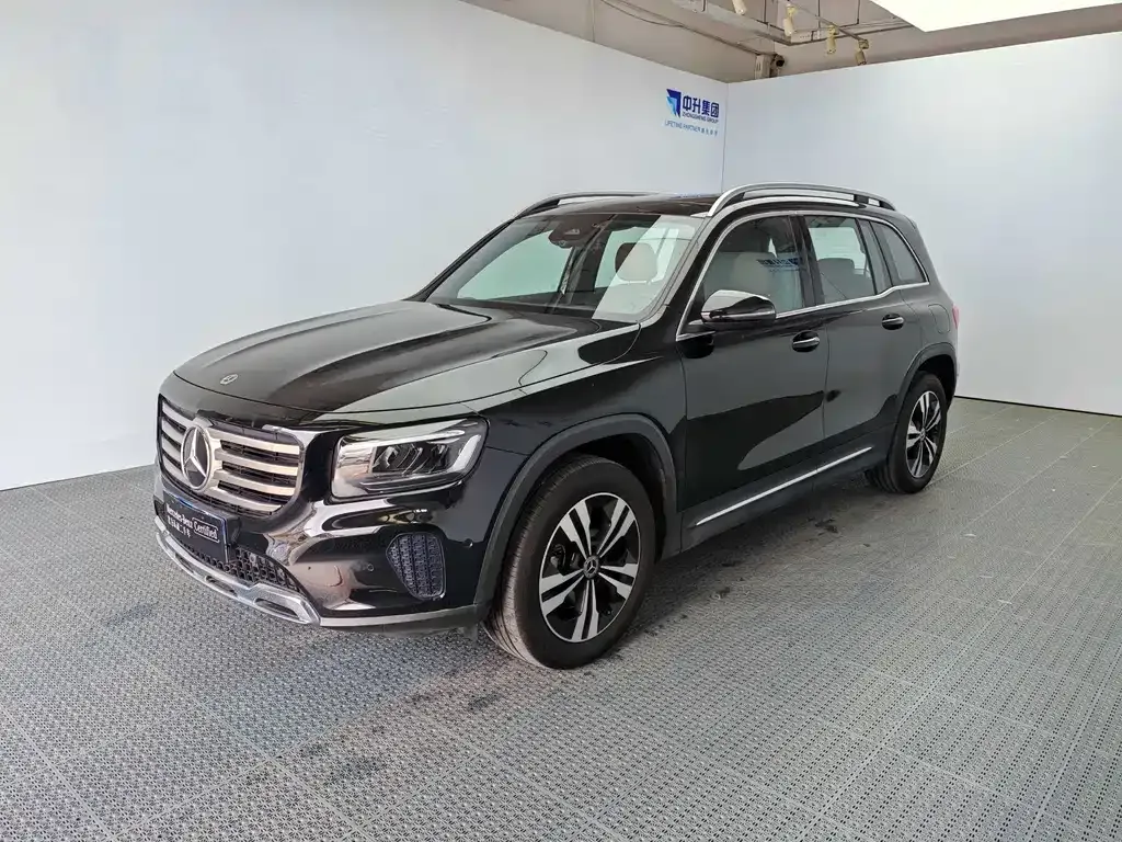 Mercedes-Benz GLB — фото 1