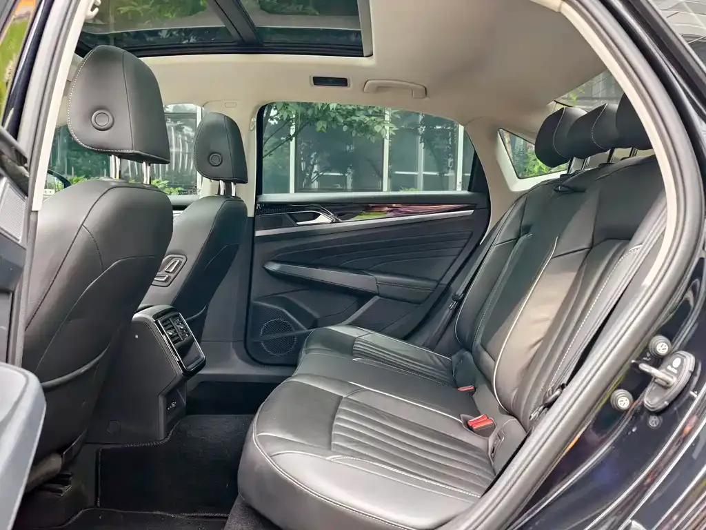 Volkswagen Passat — фото 6