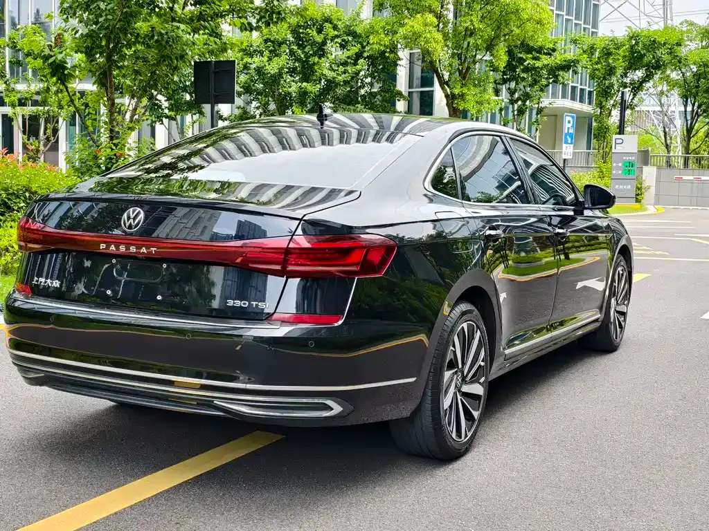 Volkswagen Passat — фото 7