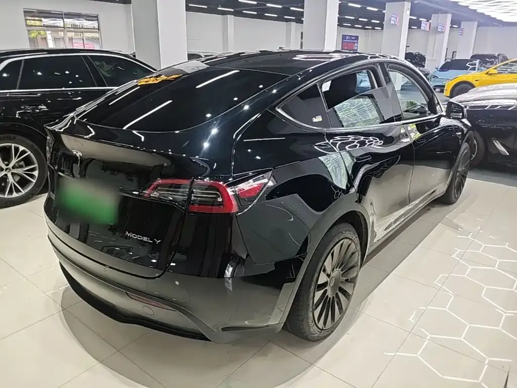 Tesla Model Y — фото 9