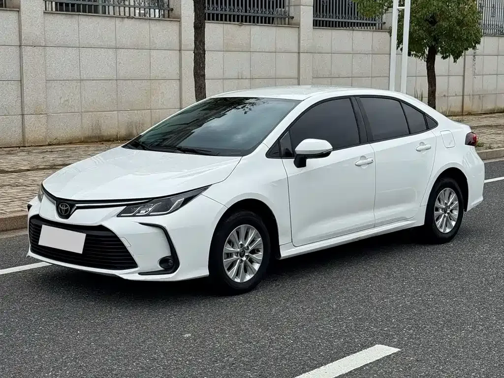 Toyota Corolla — фото 1