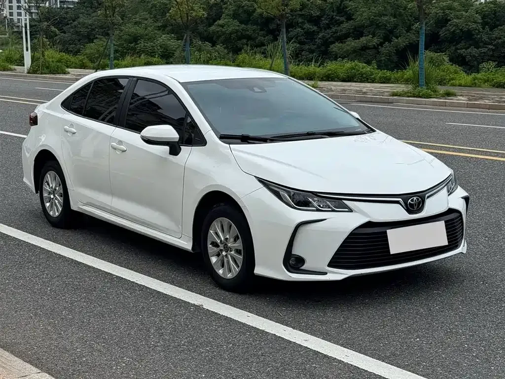 Toyota Corolla — фото 9