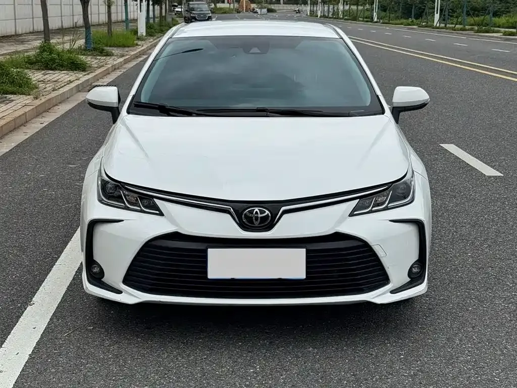 Toyota Corolla — фото 10