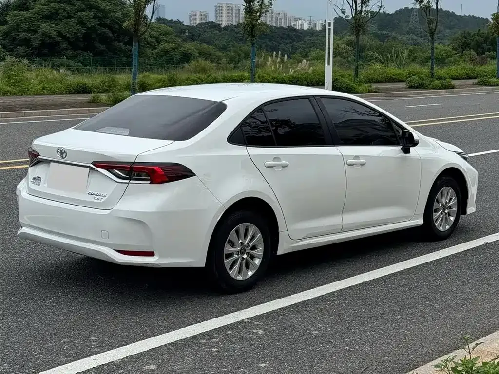 Toyota Corolla — фото 8
