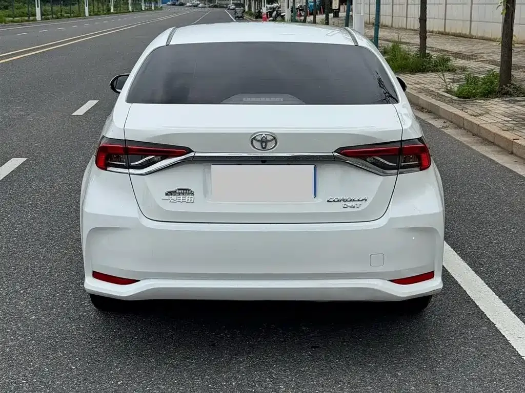 Toyota Corolla — фото 2