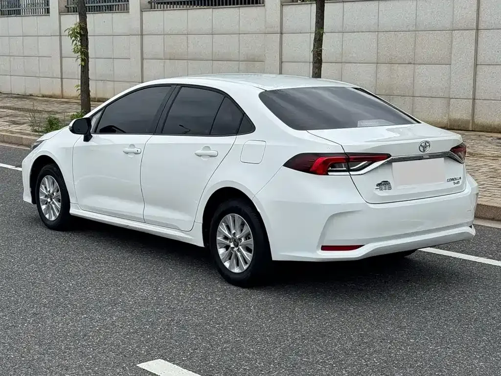 Toyota Corolla — фото 3