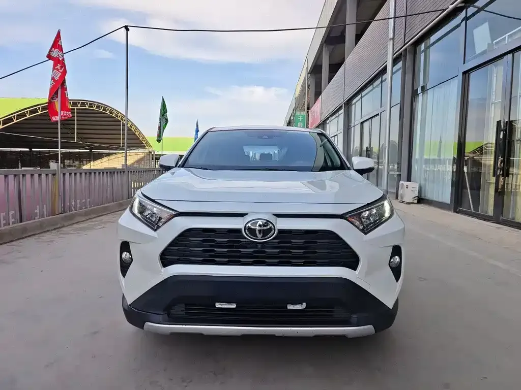 Toyota RAV4 — фото 3