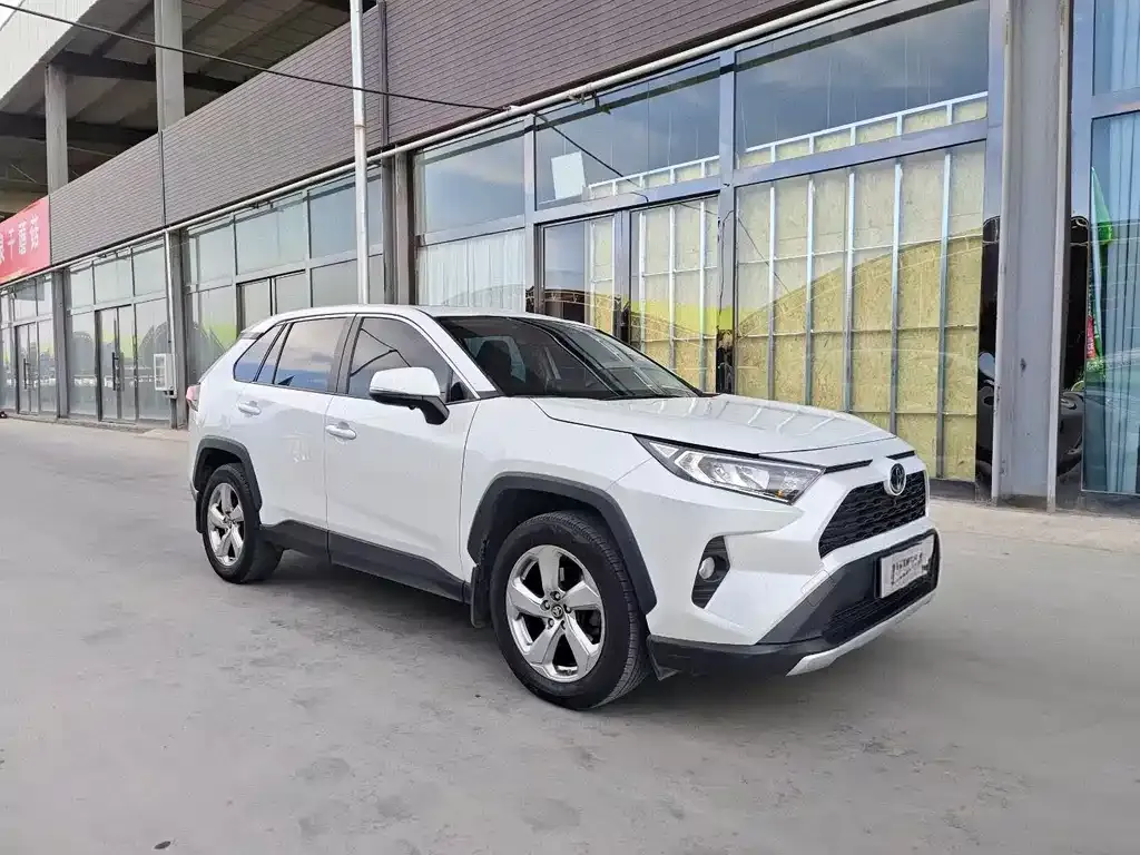 Toyota RAV4 — фото 4