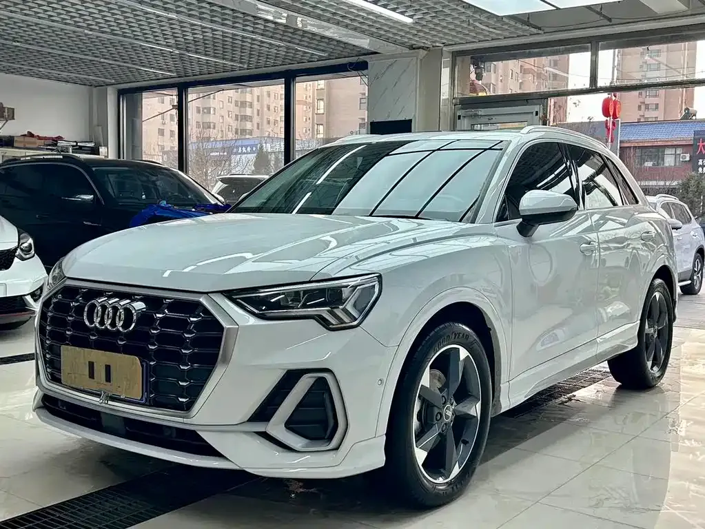 Audi Q3 — фото 1