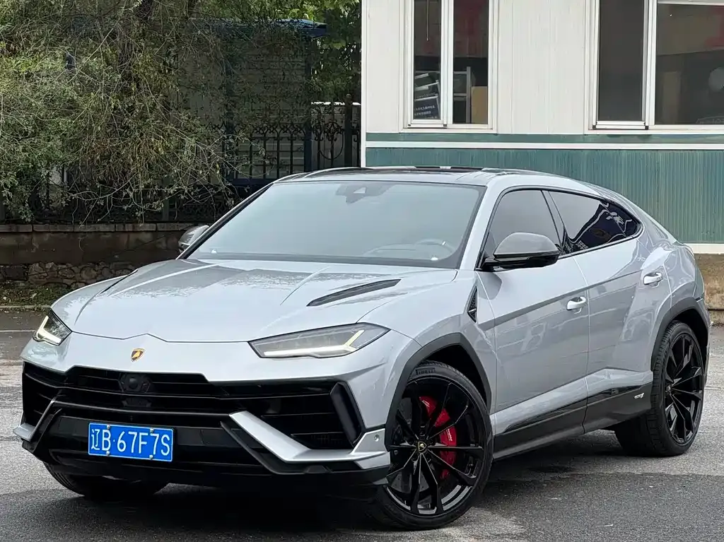 Lamborghini Urus — фото 1