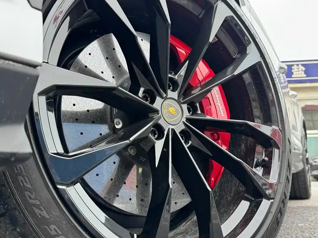 Lamborghini Urus — фото 6