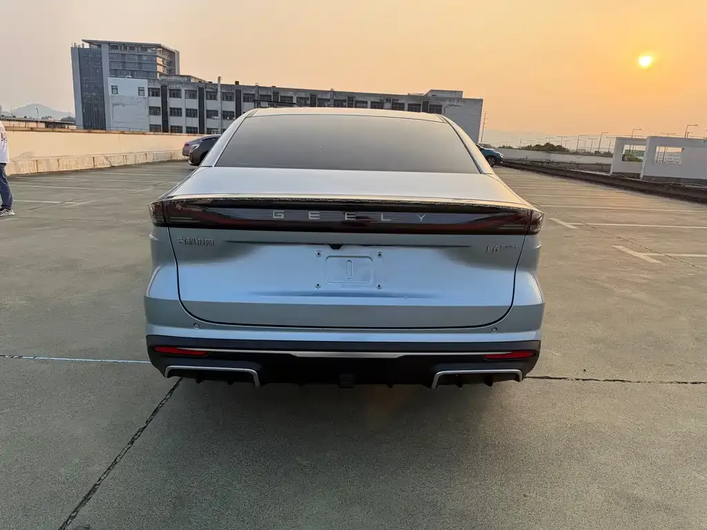 Geely Galaxy L6 — фото 10