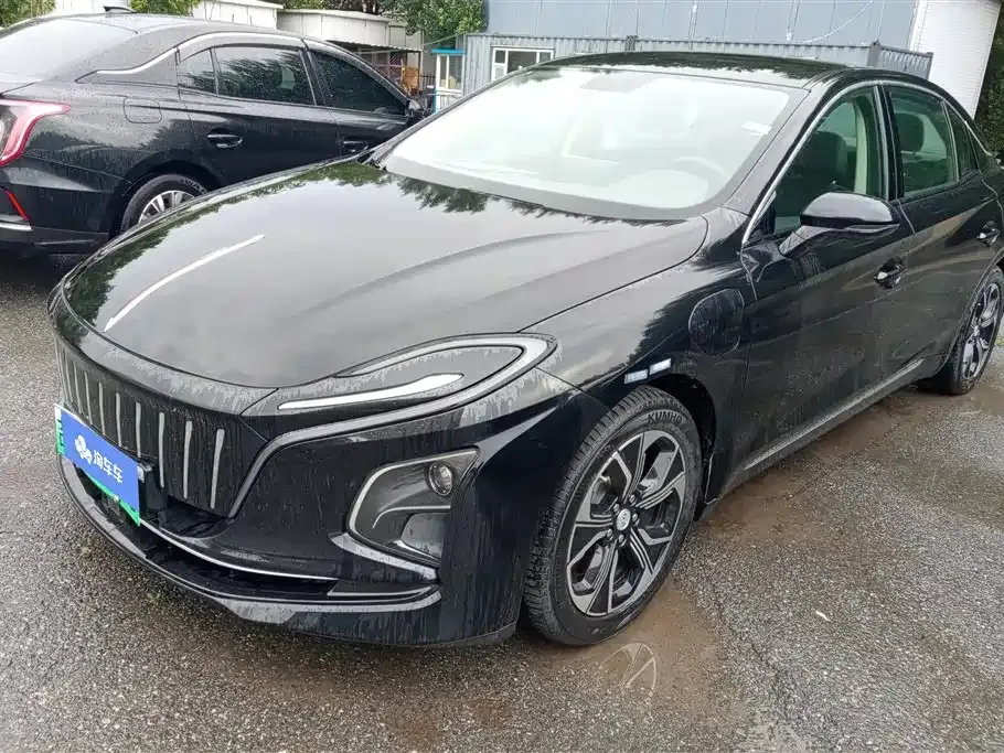 Hongqi E-QM5