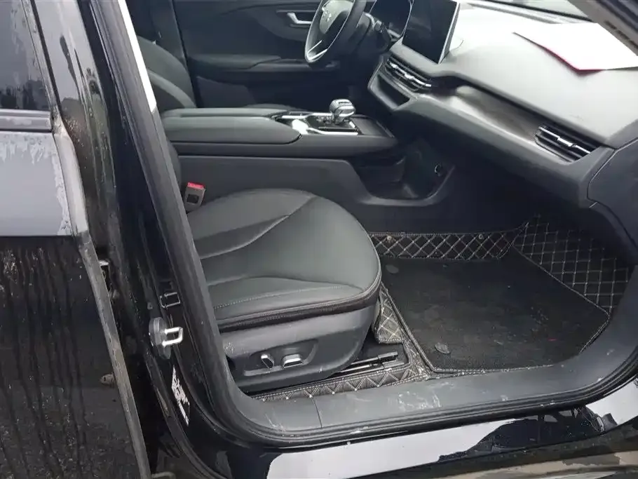 Hongqi E-QM5 2023 из CN, фото 6