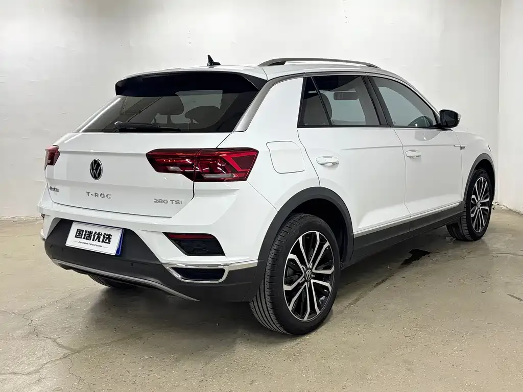 Volkswagen T-Roc — фото 6