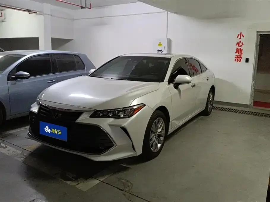 Toyota Avalon — фото 1