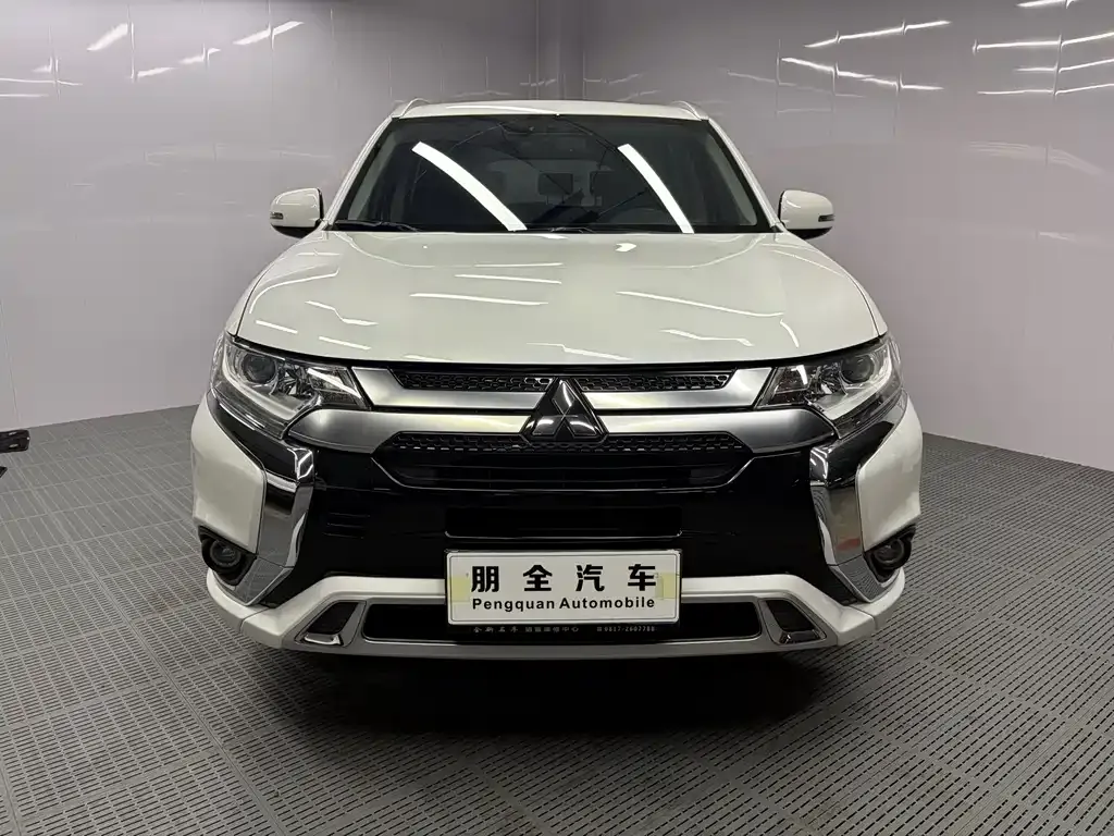 Mitsubishi Outlander — фото 3