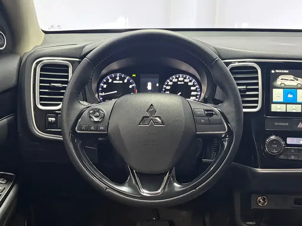 Mitsubishi Outlander — фото 2