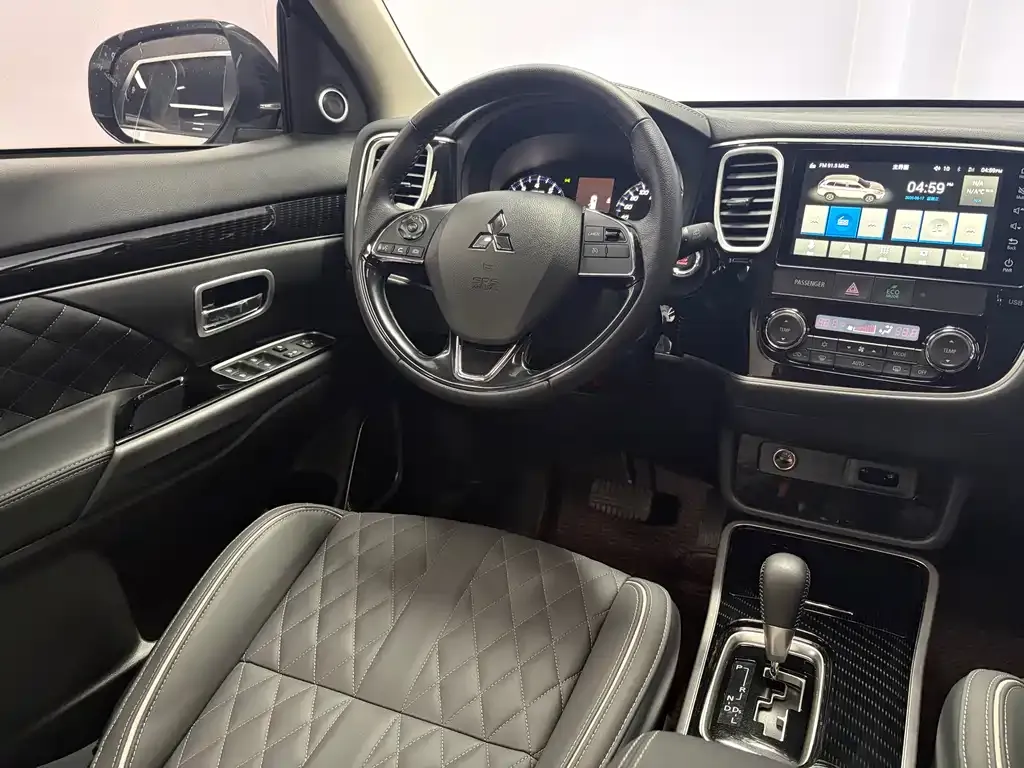 Mitsubishi Outlander — фото 4