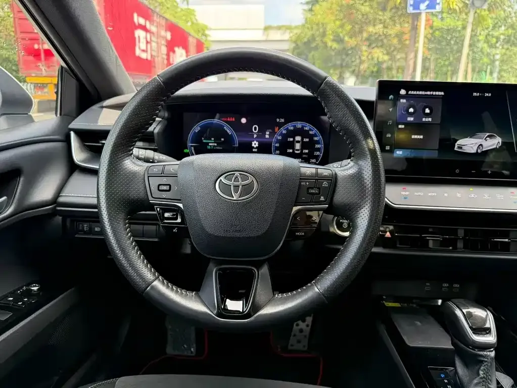 Toyota Camry — фото 4