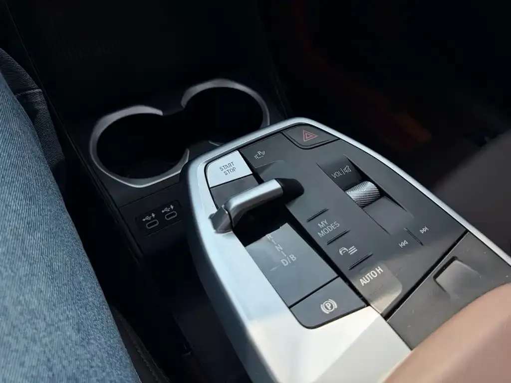 BMW iX1 2024 из CN, фото 9