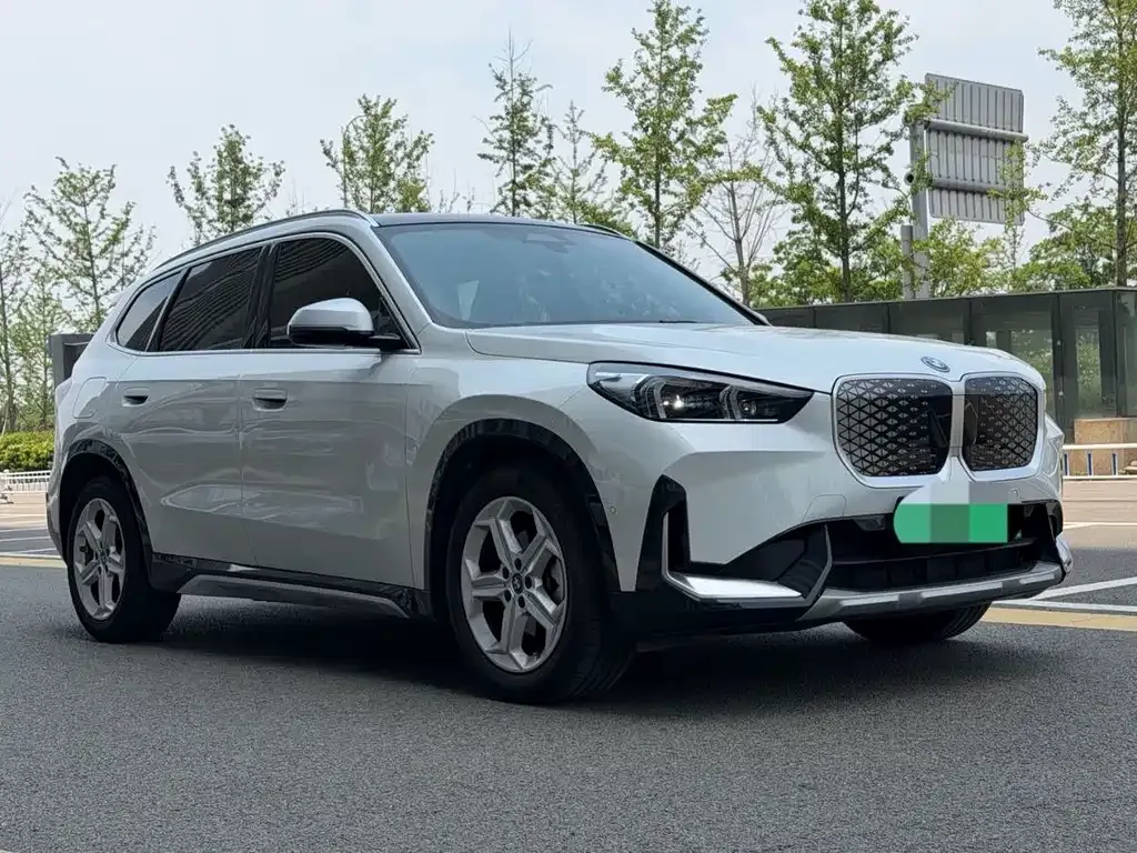 BMW iX1 2024 из CN, фото 8