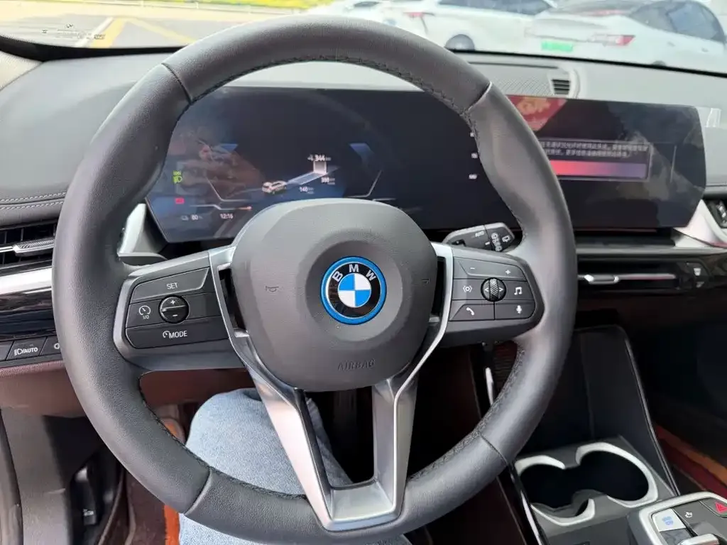 BMW iX1 2024 из CN, фото 5