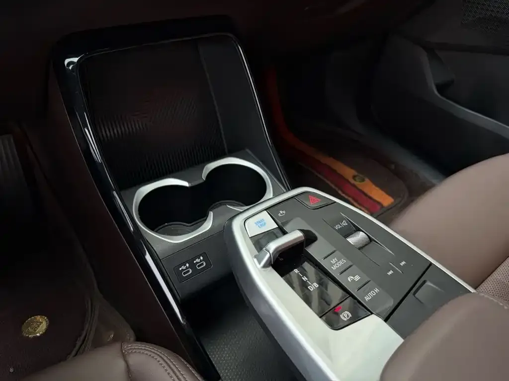 BMW iX1 2024 из CN, фото 6