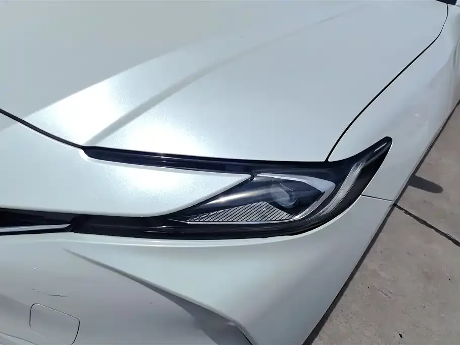 Toyota Camry — фото 5